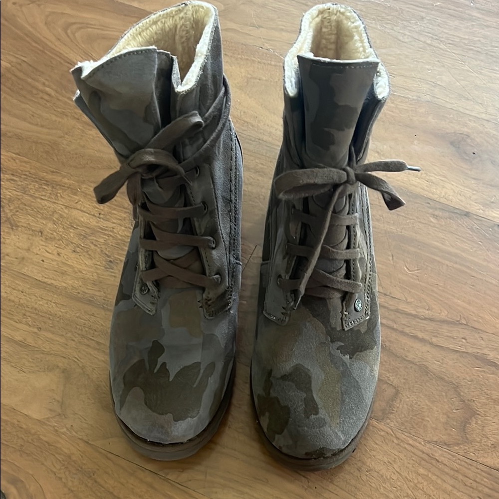 Camouflage Lace-Up Boots